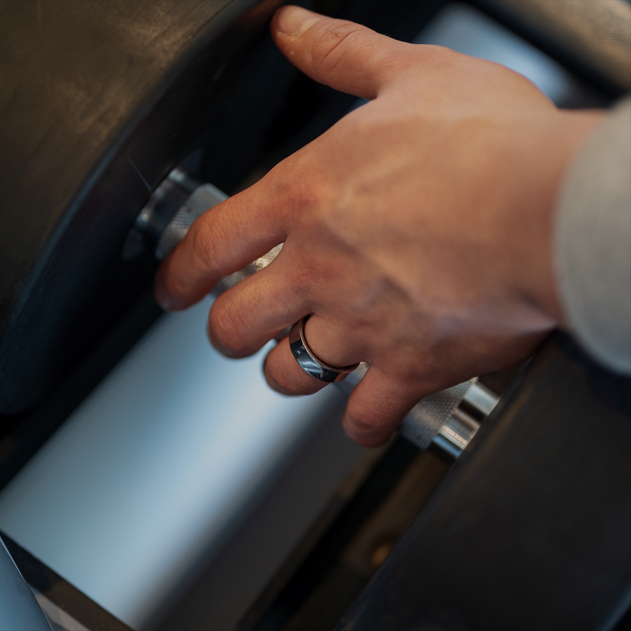 Fitorb Smart Ring om de vinger tijdens het sporten